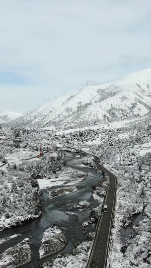 航拍川西高原群山下雪雪景视频高海拔44秒视频