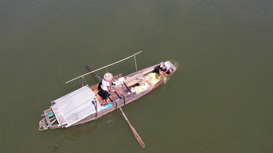 江上渔民捕鱼航拍视频