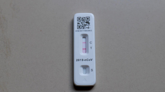 新冠抗原试剂测试结果阳性视频