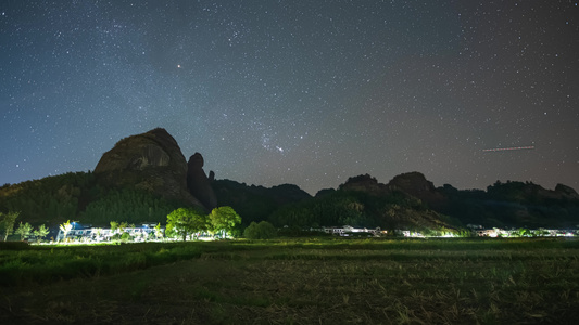 8K桂林丹霞地貌星空星轨延时视频