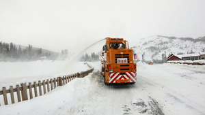新疆冬季清雪设备扫雪机扫雪车20秒视频