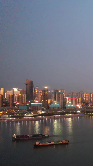 航拍武汉新地标606大厦夜晚长江江景天际线建筑高楼灯光秀素材写字楼57秒视频