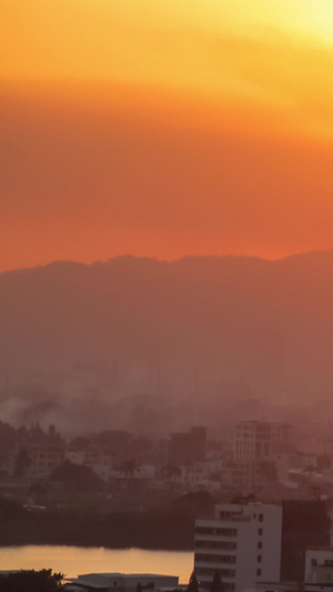 城市远山太阳下山 延时视频环境污染20秒视频