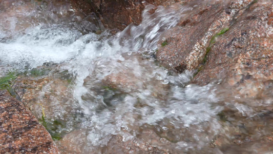 山涧溪流视频