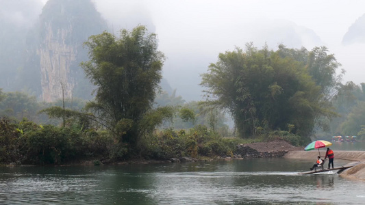 桂林阳朔遇龙河竹筏漂流视频