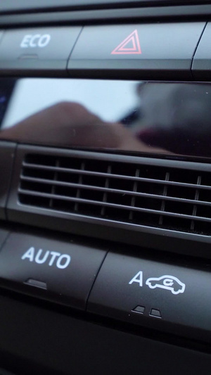 汽车中控台空调温度调节汽车空调10秒视频