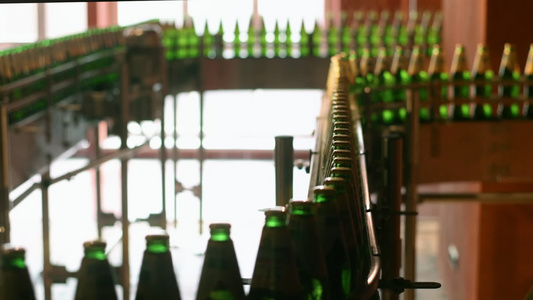 酿酒厂生产线啤瓶视频