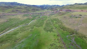 航拍新疆山野山区风景23秒视频