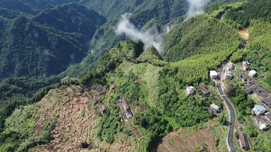 航拍高山峡谷风景视频