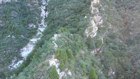 陡峭的山峰视频