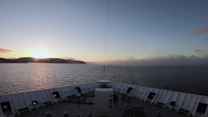 在挪威湾的海雾中11秒视频