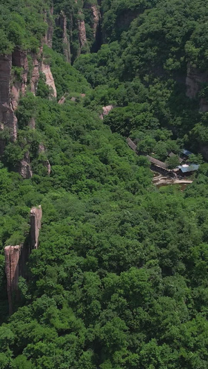 航拍5A龙潭大峡谷景区佛光罗汉崖视频风景名胜56秒视频