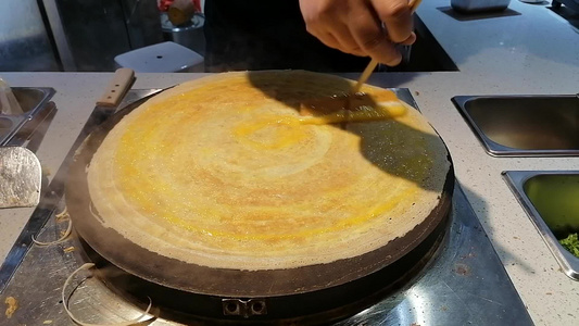 煎饼美食制作过程4k实拍视频