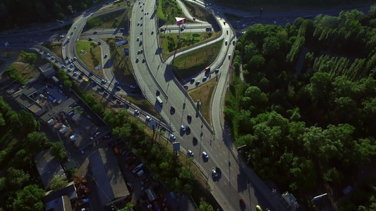 在路交叉口驾驶的汽车[振兴路]视频