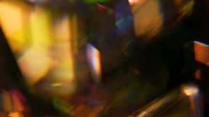 旋转彩色玻璃棱晶31秒视频