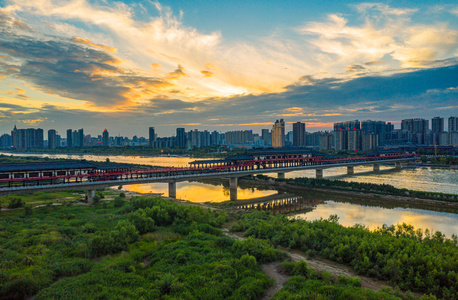 廊桥遗址空中大范围延时 [汉墓群]视频