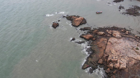 海边海浪礁石航拍视频