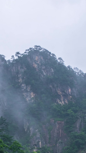 6K延时拍摄山峦间暴雨来袭前后云雨飘散全过程27秒视频