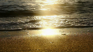 日落沙滩海浪慢动升格视频26秒视频