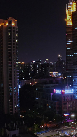 上海外滩夜景航拍天际线17秒视频