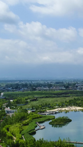 西安市渼陂湖景区大景延时蓝天白云视频