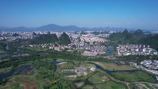 桂林芦笛区域山景及城市建筑视频