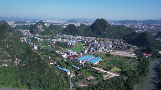 桂林芦笛区域山景及城市建筑视频