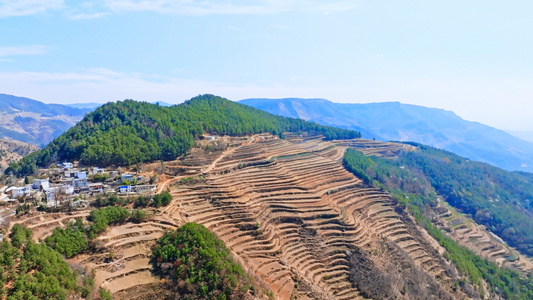 云南东川区阿旺镇干旱缺水的高山贫困村航拍视频