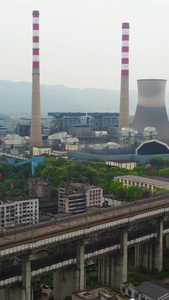 航拍发电厂与高铁重庆火力电厂视频