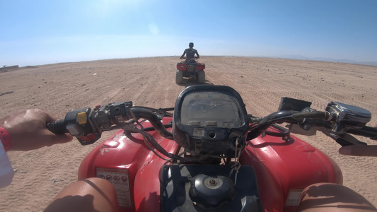 沙漠驾驶旅行视频