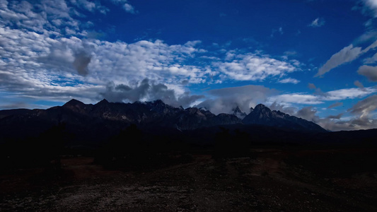 云南丽江玉龙雪山日出视频