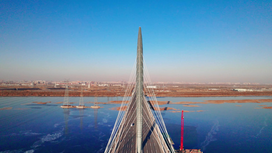 天津冬季独流减河上的团泊新桥风光视频