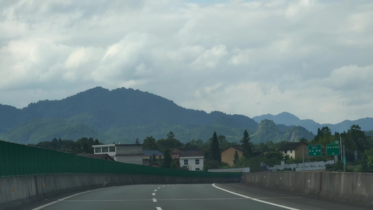 行驶在午后道路上[翻红]视频