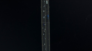 无人驾驶车在河桥上行16秒视频