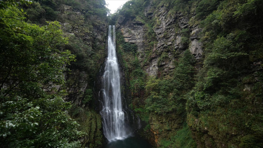 井冈山龙潭第一个瀑布碧玉潭视频