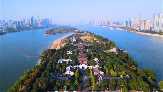 航拍长沙湘江上的江神庙著名景点景区4k视频