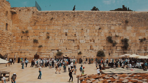 在古老的耶鲁萨伦岛城市西墙上为犹太人祈祷17秒视频