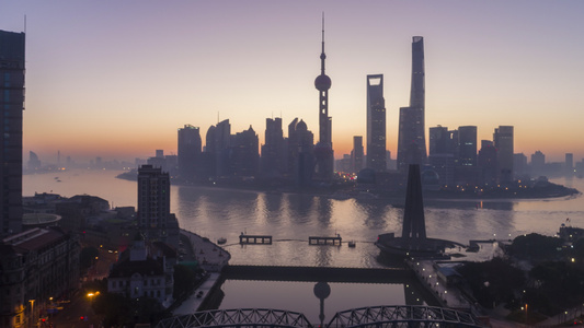 黎明时分的上海全景天际线剪影视频
