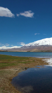 航拍新疆南部5A帕米尔高原景区卡拉库拉胡雪山倒影视频昆仑山脉视频