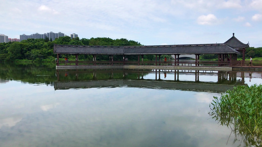 广东清远飞来湖湿地公园的古建筑视频