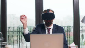 利用虚拟现实来研究商业趋势17秒视频