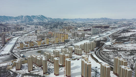 航拍县城雪后雪景视频