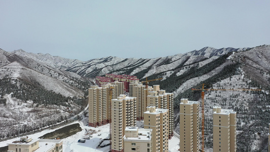 航拍县城雪后雪景视频