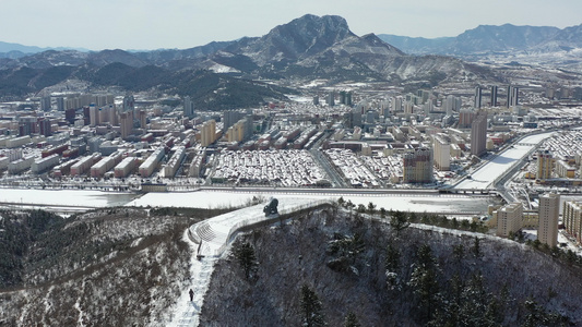 航拍县城雪后雪景视频