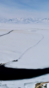 航拍雪山和湖泊新疆风景视频