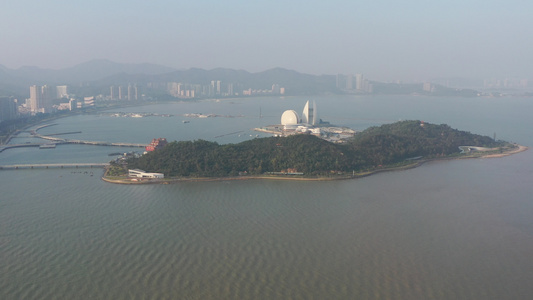 航拍中国广东珠海野狸岛公园城市天际线风光视频