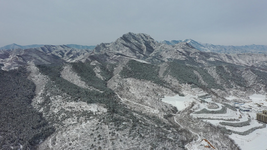 航拍县城雪后雪景视频