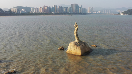 航拍中国广东珠海渔女神像渔女雕像城市地标建筑视频