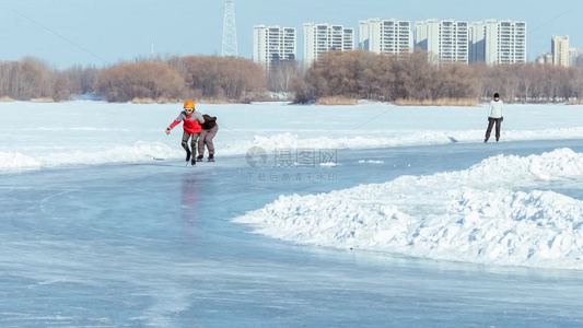 冬季北方雪地冰河冰上运动溜冰滑冰视频