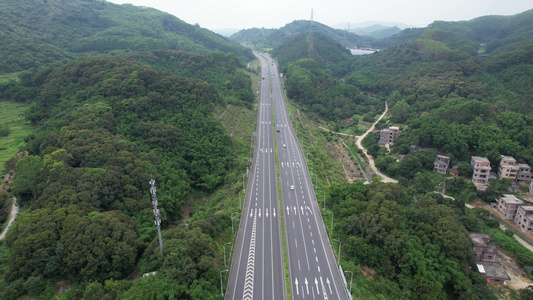 山间高速公路航拍视频